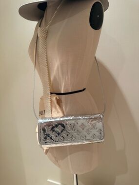 Louis Vuitton Silver Monogram Vernis Crossbody Pochette